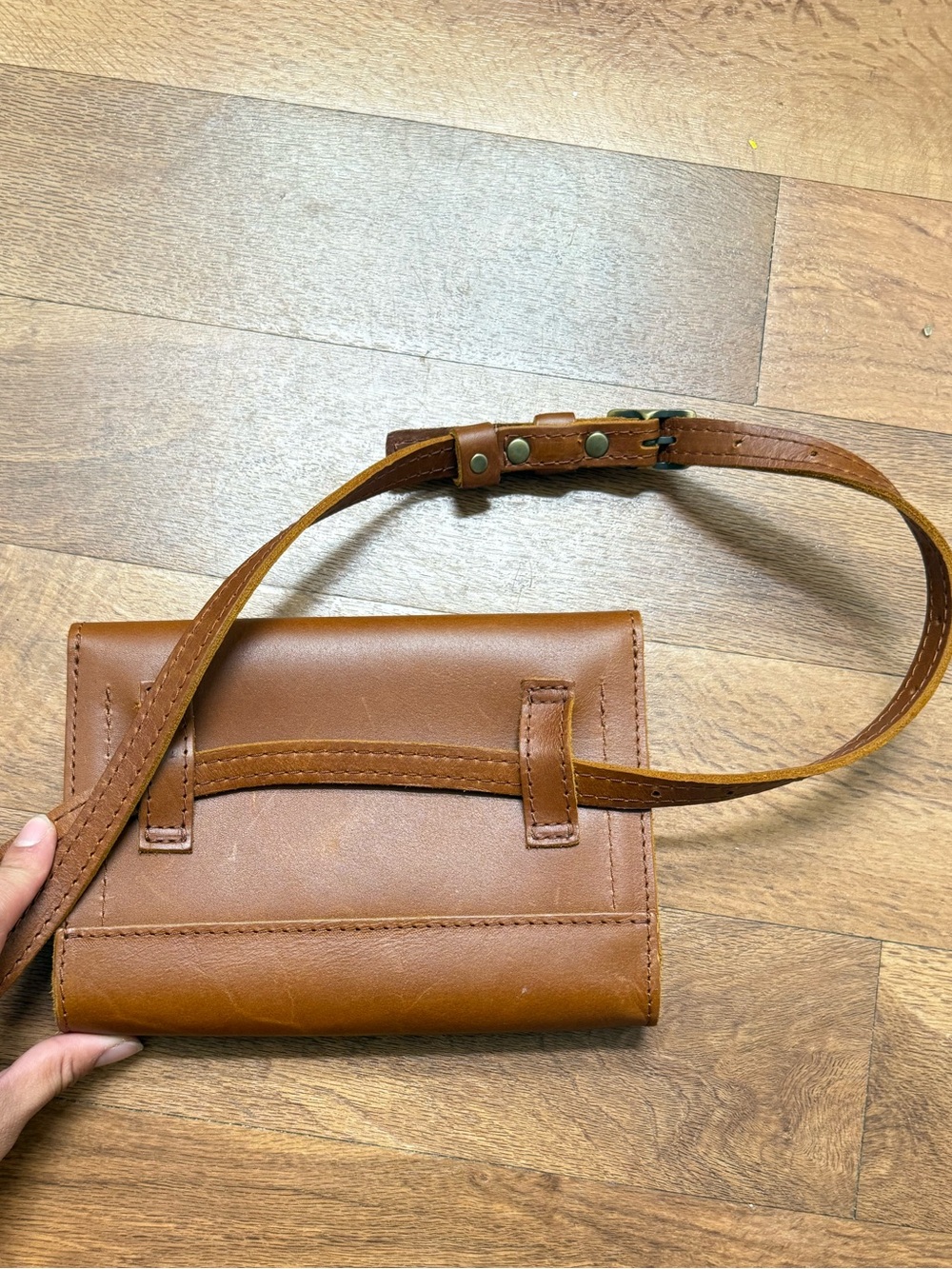 Portland Leather basic Crossbody Wallet - Picture 4 of 4
